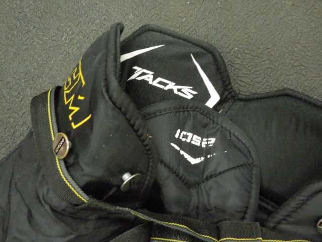 Load image into Gallery viewer, Used CCM Tacks 4052 Jr Hockey Breezers Size Small Heavy Use
