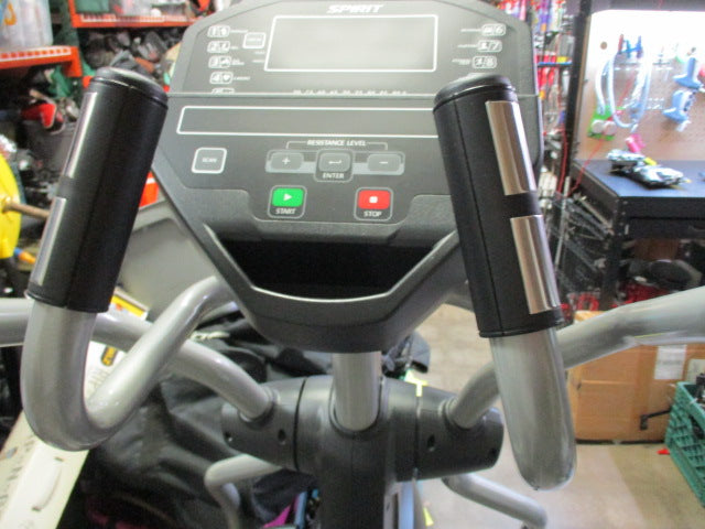 Load image into Gallery viewer, Used Spirit C Series CE 800 ELLIPTICAL Self Generated
