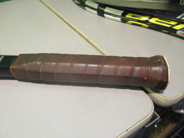 Load image into Gallery viewer, Used Wilson Sting Midsize Graphite 27&quot; Tennis Racquet
