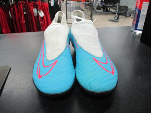 Used Nike Phantom Size 5 Soccer Cleats