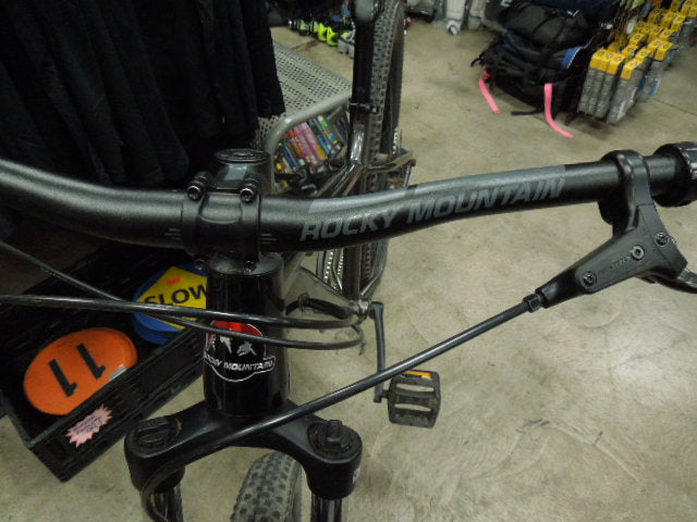 Load image into Gallery viewer, Used Rocky Mountain Fusion 10 Mountain Bike 17" 29"
