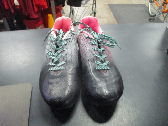 Load image into Gallery viewer, Used DSG Size 5.5 soccer Cleats
