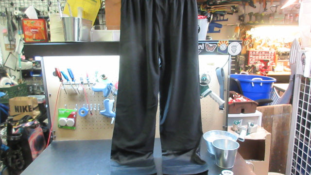 Load image into Gallery viewer, Under Armour Windbreaker Sweat Pants - Size Medium
