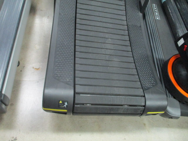Load image into Gallery viewer, Used TechnoGym SkillMill Curved Manual Treadmill
