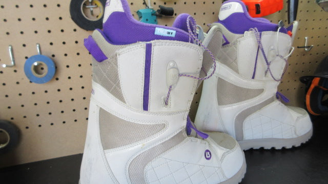 Load image into Gallery viewer, Used Burton Mint Imprint 1 Snowboard Boots - Size 8.5
