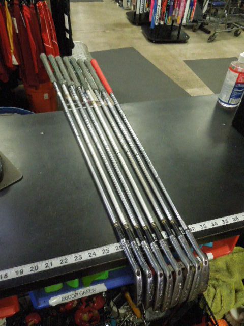 Vintage Walter Hagen Ultra 8pc Right Hand Iron Set 2-5 7-9 Irons and P Wedge