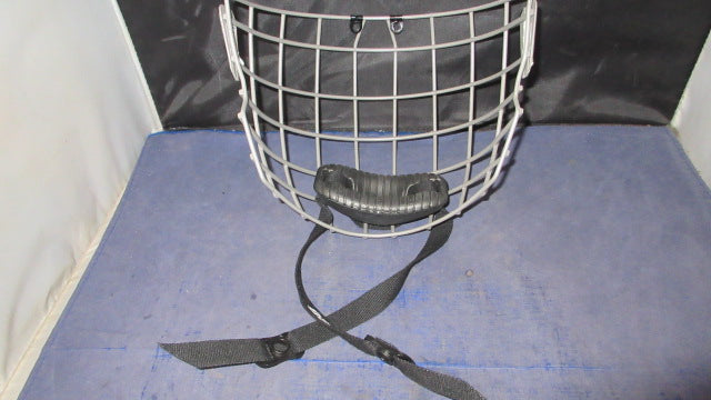 Load image into Gallery viewer, Used Bauer True Vision FM 2100 Face Mask Size Large
