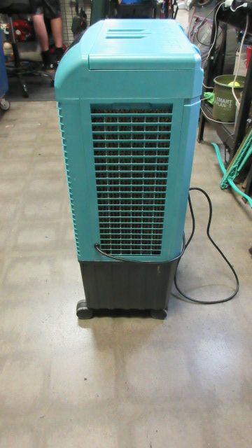 Load image into Gallery viewer, Used Hessaire MC26A Protable Evaporative Cooler - small wear
