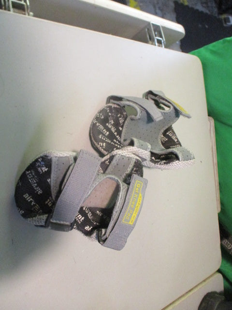 Used Salomon Gel Size Youth Large Skating Knee Pads