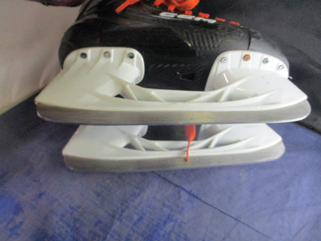 Load image into Gallery viewer, Used CCM Tacks AS 550 Hockey Skates Size 5
