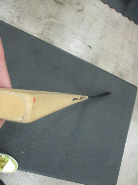Load image into Gallery viewer, Used Mylec 305 47&quot; Street Hockey Stick - RH

