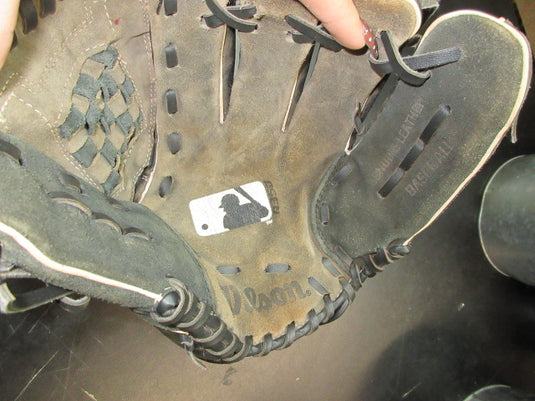 Used Wilson 11" Leather Glove - RHT