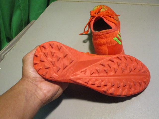 Load image into Gallery viewer, Used Adidas Predator Size 3 Indoor Soccer Cleats - Wear On Back
