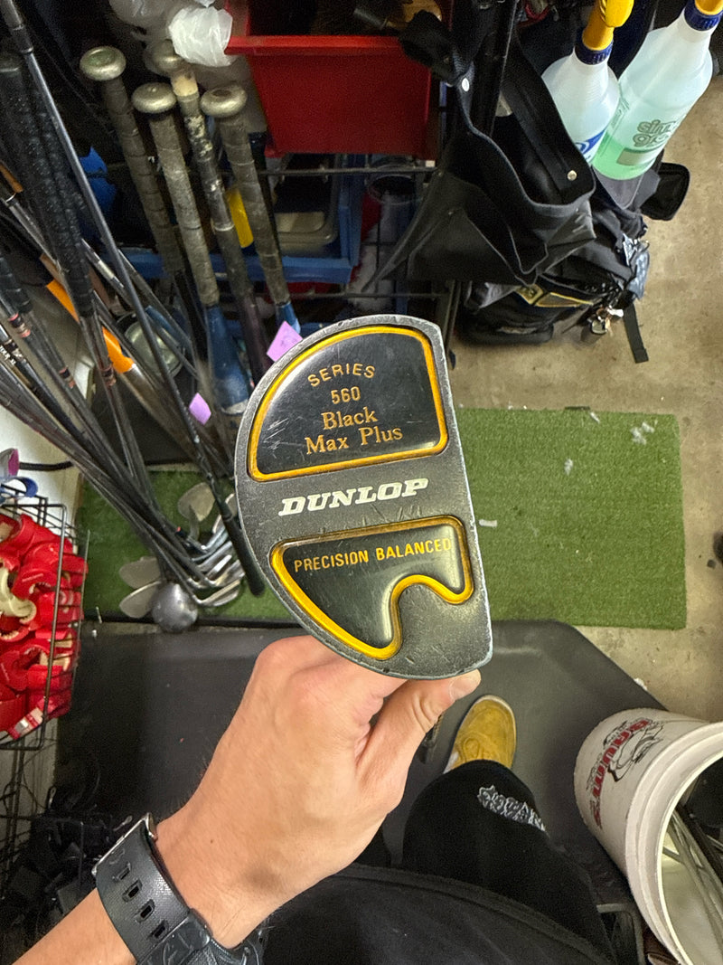Load image into Gallery viewer, Used Dunlop Black Max Plus 560 Series Right Hand Mallet Putter 32.5"
