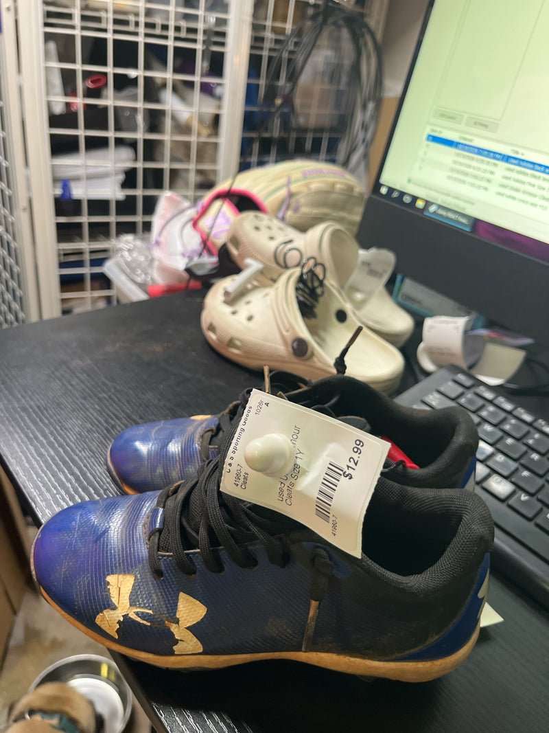 Load image into Gallery viewer, used Under Armour Cleats Size 1Y

