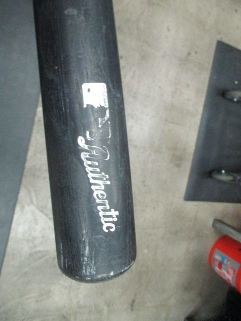 Load image into Gallery viewer, Used Louisville Slugger Ash Wood Baseball Bat 32&quot;
