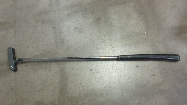 Load image into Gallery viewer, Used Bullet Challenger Face Balanced 30&quot; Putter - RH
