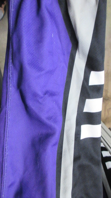 Load image into Gallery viewer, Used Purple Hockey Siocks - wear
