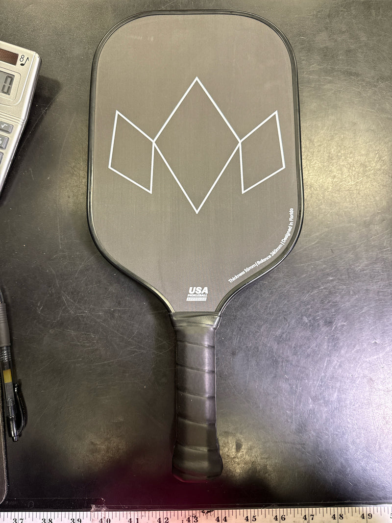 Load image into Gallery viewer, Used Diadem Warrior Edge Pickleball Paddle DEMO
