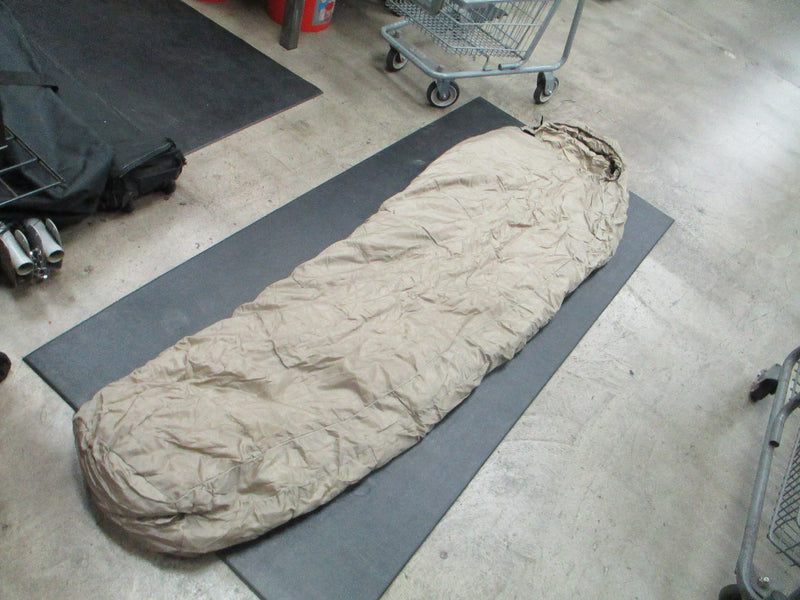 Load image into Gallery viewer, Used Sungpak Sleeper Lite 32 Deg Camping Sleeping Bag
