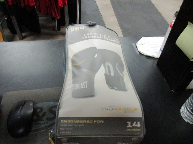 Load image into Gallery viewer, Used Everlast Pro Style Elite 14OZ Boxing Training Gloves
