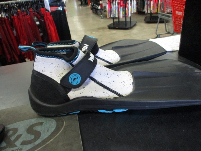 Load image into Gallery viewer, Used Wildhorn 14&quot; Size Womens Size 8 Scuba Fins
