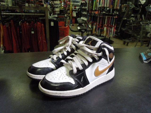 Load image into Gallery viewer, Used Nike Air Jordan 1s Patent Leather Gold and Black Size 4Y
