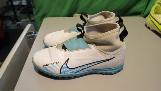 Load image into Gallery viewer, Used Nike Air Zoom Youth 2 Indoor Soccer Cleats
