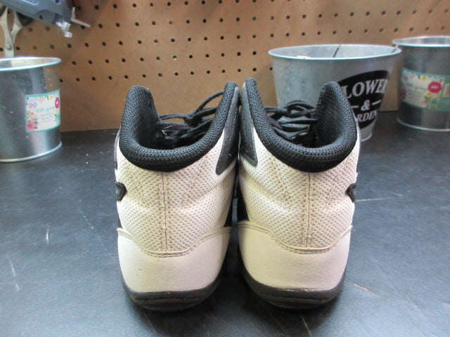 Load image into Gallery viewer, Used Asics Matflex 6 Wrestling Shoes - Size 6
