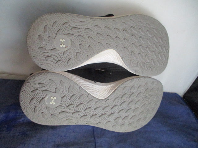Load image into Gallery viewer, Used Under Armour Harper 4 Oreo Training Turf Shoes Adult Size 7
