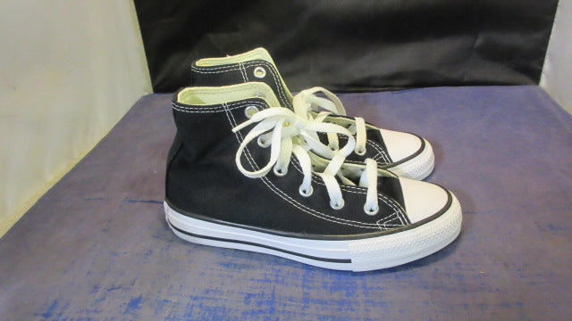 Load image into Gallery viewer, Converse All Star High Shoes Youth Size 12.5 - like new
