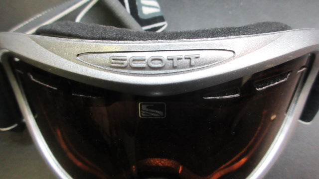 Load image into Gallery viewer, Used Scott Snow Goggles
