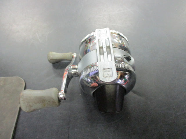 Load image into Gallery viewer, Used Zebco 808 Fishing Reel
