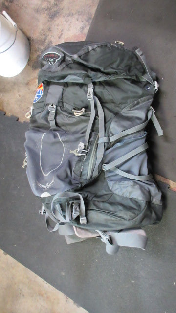 Load image into Gallery viewer, Used Osprey Atmos 65 Backpack Size Small
