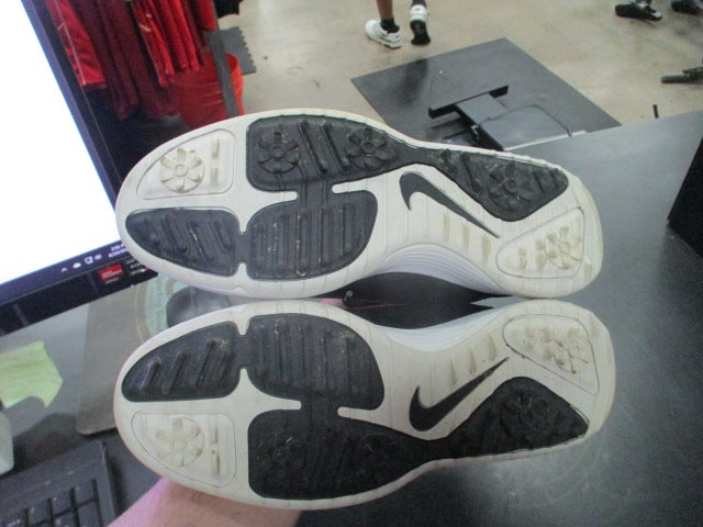 Load image into Gallery viewer, Used Nike Golf Shoes Size 8.5
