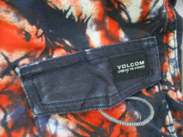 Load image into Gallery viewer, Used Volcom Swim Trunks Size 24
