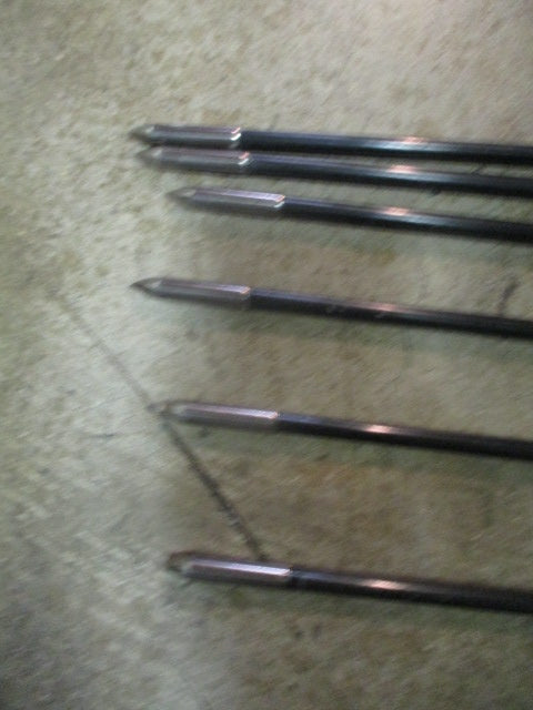 Load image into Gallery viewer, Used Red/Black Pack Of 6 Hunting Arrows
