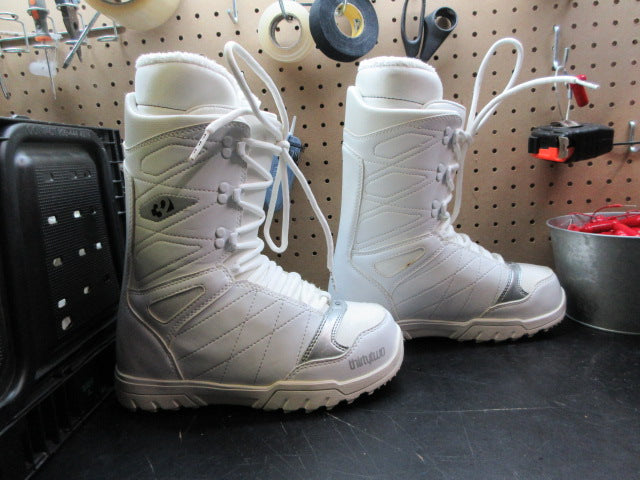 Load image into Gallery viewer, Used Thirtytwo Shifty Women's Snowboard Boots - Size 7.5

