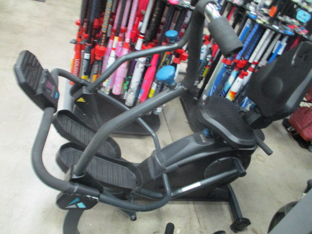 Load image into Gallery viewer, Used Teeter Free Step SE2001 Seated Elliptical

