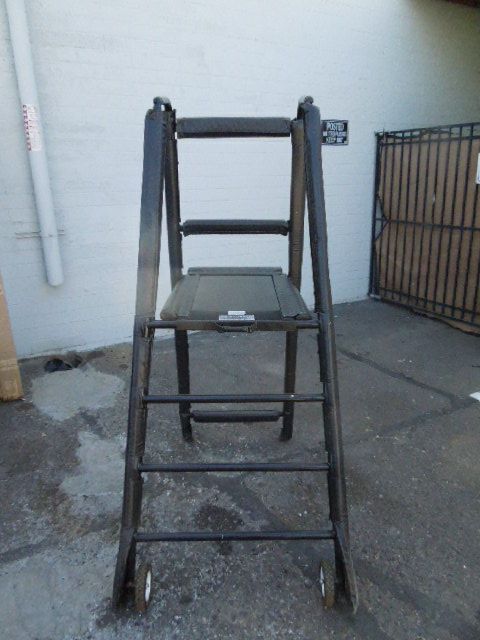 Used Senoh PS1 Free Standing Volleyball Official Stand with PSP1 Safety Pads