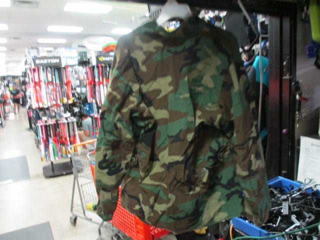 Load image into Gallery viewer, Used Camo Jacket Size Large

