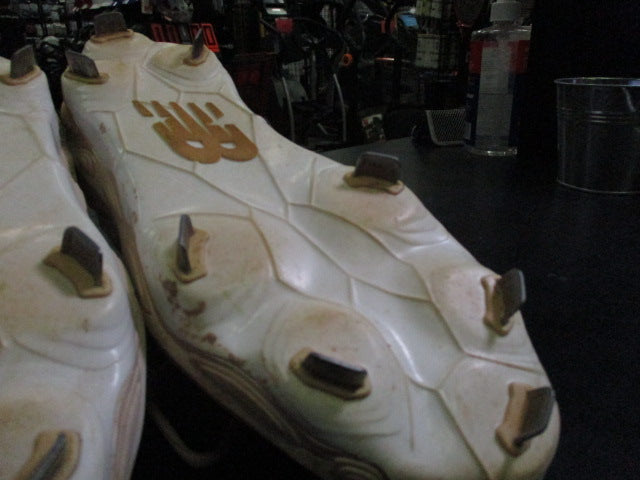 Load image into Gallery viewer, Used New Balance Velo V4 Metal Baseball Cleats Size 7.5
