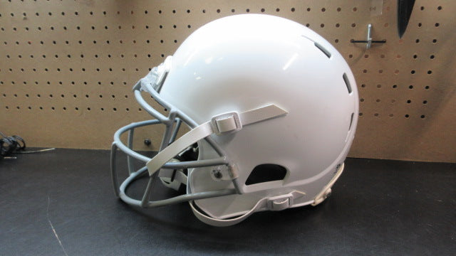 Load image into Gallery viewer, Used Xenith X2E+ Football Helmet - Size Youth Medium
