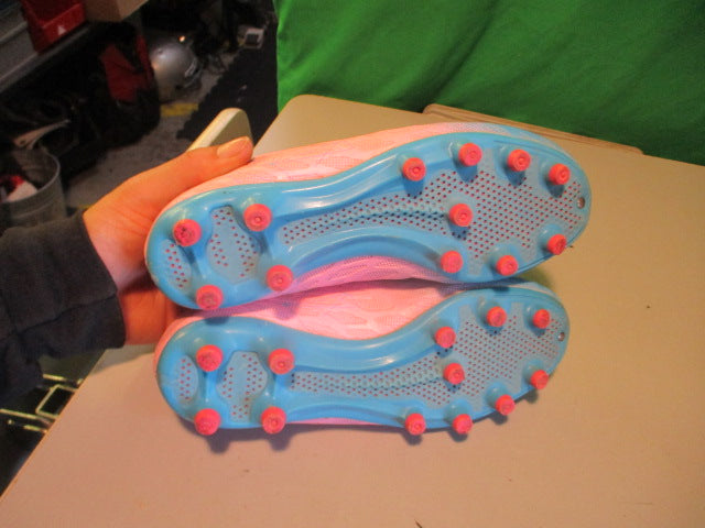 Load image into Gallery viewer, Used Deja Tu Huella Soccer Cleats Youth Size 3
