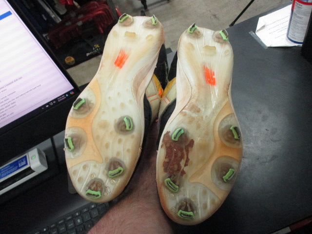 Load image into Gallery viewer, Used New Balance Metal Cleats Size 11 - Has Wear
