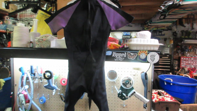 Load image into Gallery viewer, Used Lemorecn 2mm Shorty Wetsuit - Size 10
