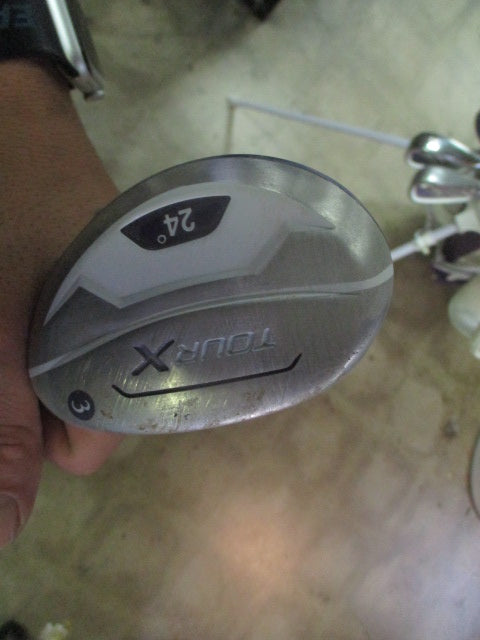 Load image into Gallery viewer, Used Tour X Junior 5 - Piece Golf Set Driver,3 Hybrid,2 Hybrid 7 Iron,9 Iron -RH

