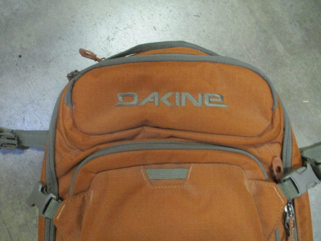 Load image into Gallery viewer, Used Dakine Heli Pro 20 Liter Backpack
