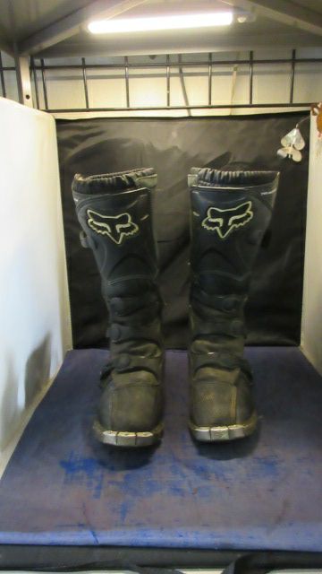 Load image into Gallery viewer, Used Fox Racing Tracker Motorcross Boots Adult Size 8 - Wear &amp; Needs New Buckle
