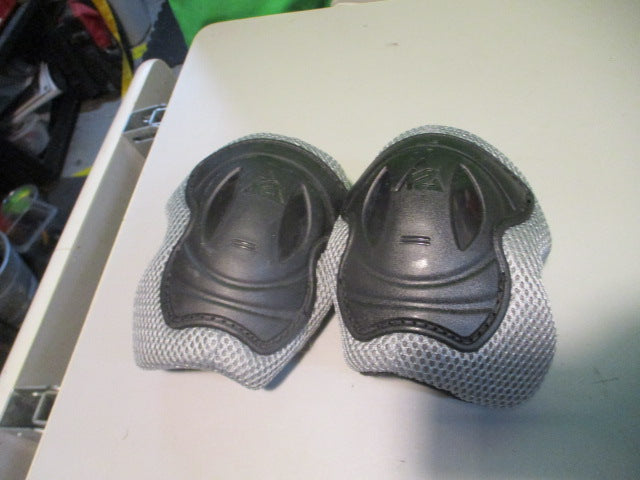 Load image into Gallery viewer, Used K2 Youth Medium Skating Elbow Pads
